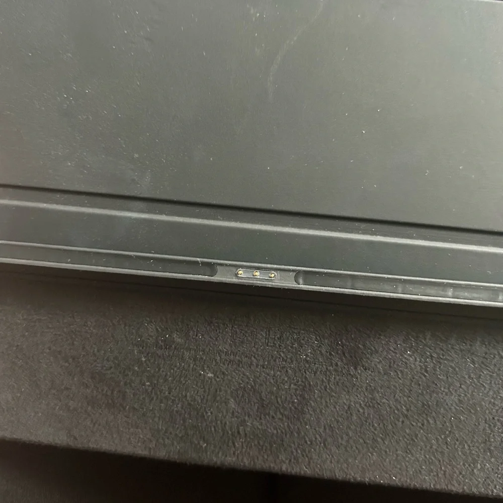 apple ipad keyboard (fits gen 7-9)